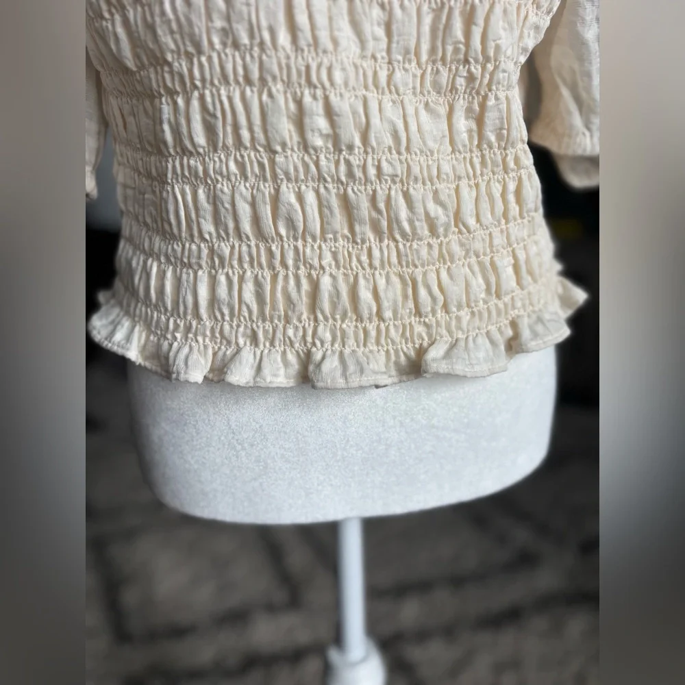 NWT Old Navy Cream Smocked Puff Sleeve Top Size‎ Small